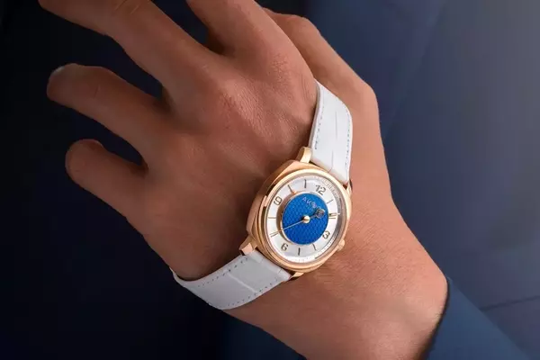 Akhor's Le Temps en Équilibre: A Harmonious Blend of Innovation and Craftsmanship