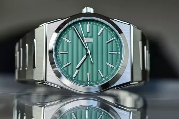Louis Erard's 2340 Integrated Sports Watch Collection Expands with New Mauve and Forest Dial Options