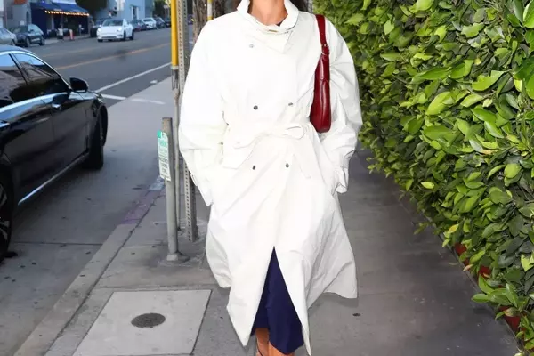 Kaia Gerber's Trench Coat Style: A Fashion Statement in Los Angeles