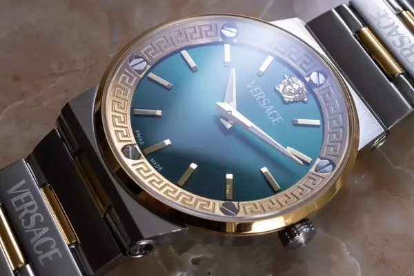 Versace Greca Logo Aero: A Fusion of Style and Affordability