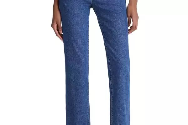 Essential Cropped Jeans for Summer Style