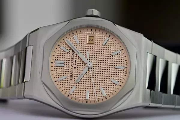 Girard-Perregaux Laureato Fifty Collection: New 36mm and 39mm Steel Models with Enamel Dials
