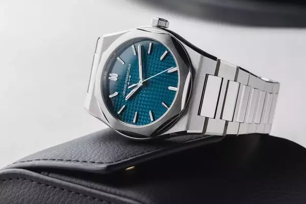 A Closer Look: The Steel Girard-Perregaux Laureato Fifty