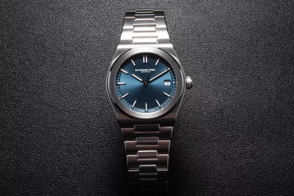 Raymond Weil's A.R.T. Collection: A Stylish Entry into Integrated Bracelet Sports Watches