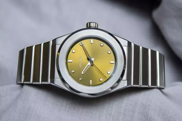 The Palmos One: A Versatile Timepiece with Integrated Aesthetics and Interchangeable Straps
