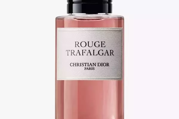 The Allure of Modern Fruity Perfumes: A Guide to Chic Scents