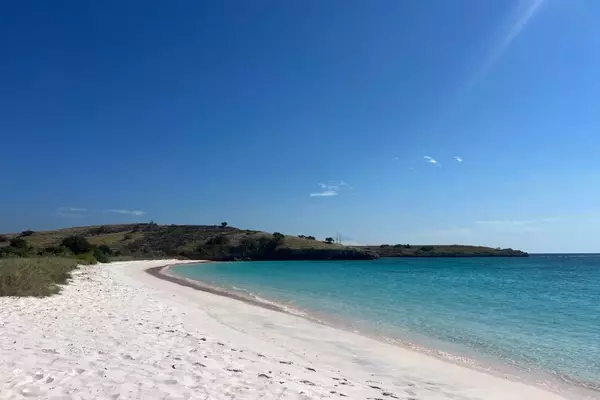 Sailing Through Komodo: A Luxurious Escape on a Traditional Phinisi