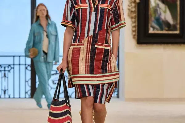 Dua Lipa's Grand Chanel Tote: The Ultimate Travel Companion