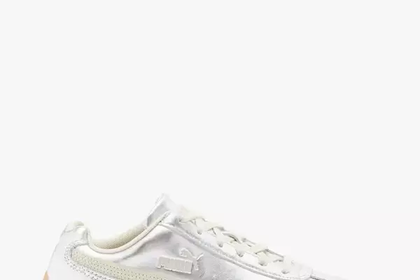 5 Stylish Ways to Pair Sneakers with Jeans for Fall Transition