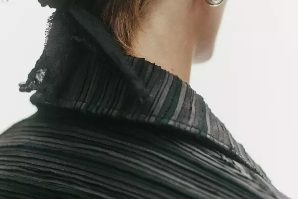 The Resurgence of Men's Dangling Earrings on the Runway