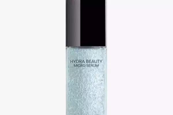 Hydration vs. Moisturization: Understanding the Key to Youthful Skin