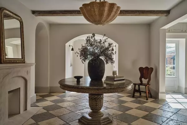 The Resurgence of 'Dumb Homes': A Tech-Free Approach to Interior Design