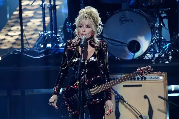 Dolly Parton's Enduring Style Legacy: A Conversation with Her Longtime Stylist, Steve Summers