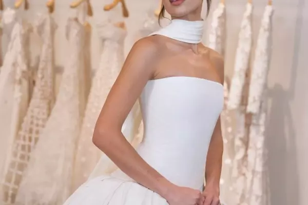 Claudia Sulewski's Wedding Wardrobe: A Glimpse into Her Oscar de la Renta Journey