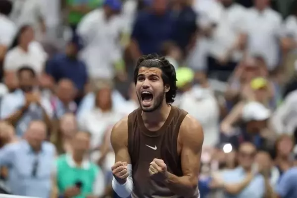 US Open: Alcaraz Triumphs on Return, Sabalenka Dominates