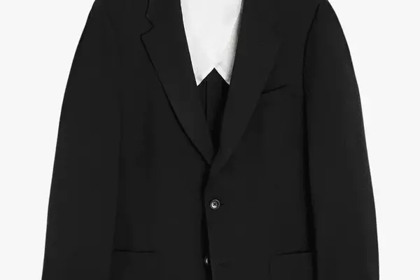 The Ultimate Guide to Men's Black Suits: Style, Selection, and Investment