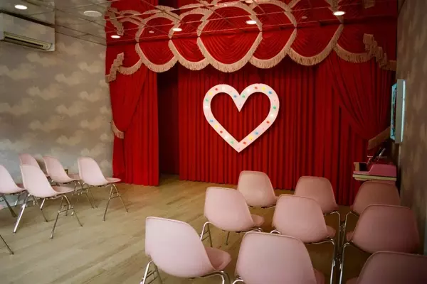Sure Thing Chapel: A Quirky New York City Wedding Experience