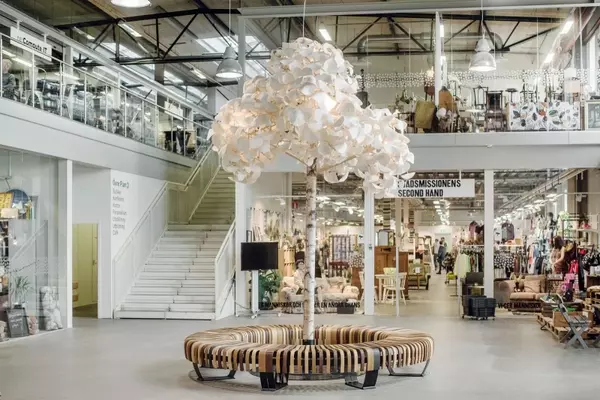 Secondhand Sector Faces Crisis Amidst Fast Fashion Boom