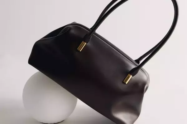 The Verafied Club Bag: A Timeless Accessory for Every Occasion