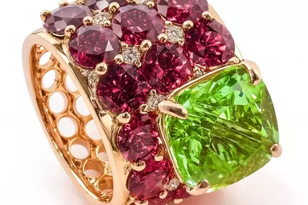 September's Sparkling Treasures: A Glimpse into Holiday Jewelry Trends