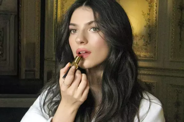 Ella Rubin's Journey to Chanel Front Row: A Beauty and Fashion Story