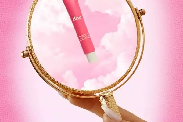 Hair Taming Wand: A Daily Essential for Frizz Control