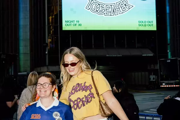 The Unforeseen Style Convergence: Harry Styles and Knicks Fans at Madison Square Garden