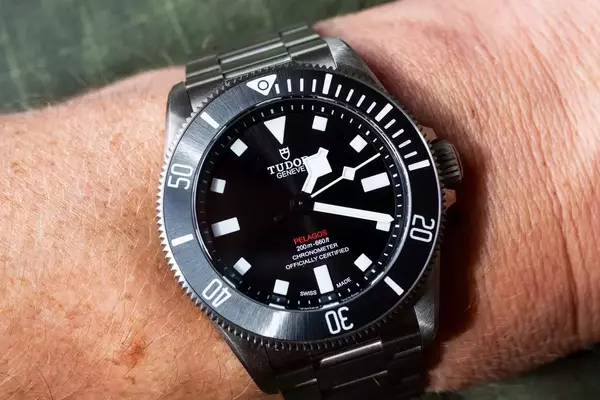 Tudor Pelagos 39 vs. Rolex Submariner: A Dive Watch Comparison
