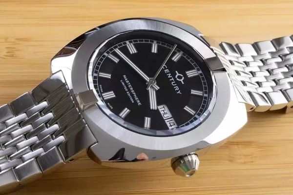 A Deep Dive into the Century Mastersphere: A Modern Take on a Classic Vacuum Chronometer