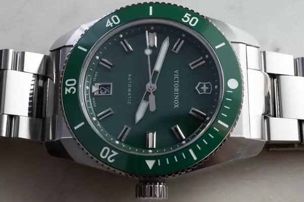 Victorinox Maverick Automatic 39mm: A Versatile Sports Watch Review