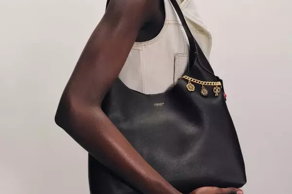 Effortless Day-to-Night Style: Mastering the Art of Seamless Transitions with the Right Accessories