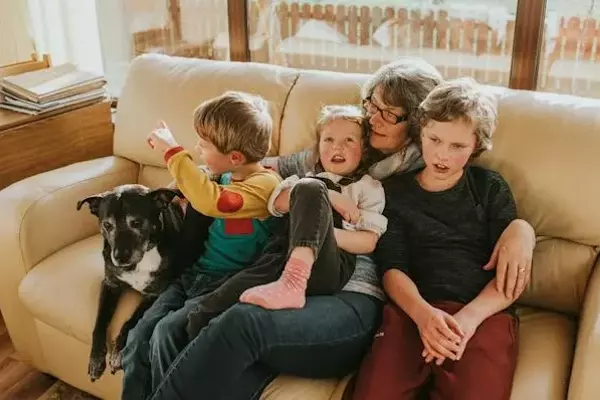 The Complexities of Familial Bonds: A Daughter's Reflection