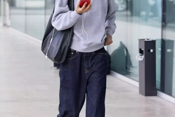 The Ultimate Guide to Styling Baggy Jeans with the Perfect Footwear