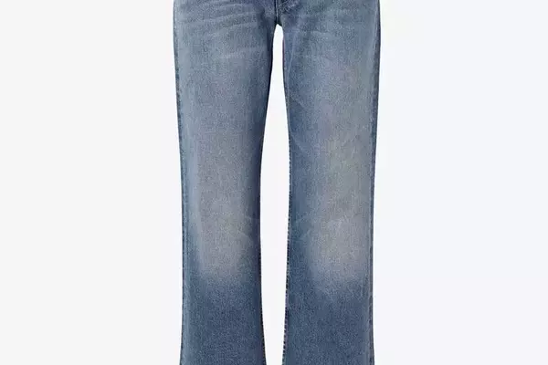 The Ultimate Guide to Comfortable Travel Jeans: Expert Picks and Styling Tips